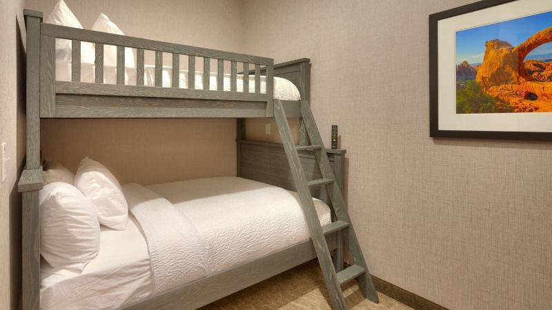 Springhill Suites By Marriott Huntington Beach Orange County Exterior photo